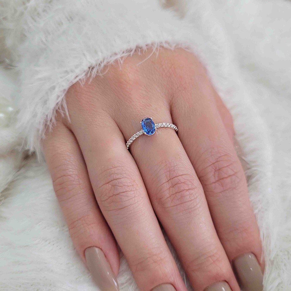 Anel de prata feminino pedra azul mao