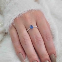 Anel de prata feminino pedra azul mao