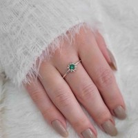 Anel de prata pedra verde Velvet mao