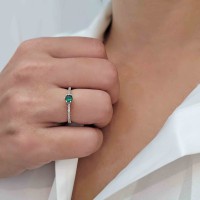 Anel de prata feminino solitário verde IV mão