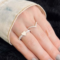 Anel de prata CHEVRON com pedras corpo 2