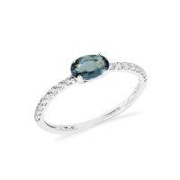 Anel de prata pedra oval azul escuro