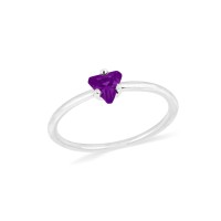 Anel de prata pedra triangulo roxo aro liso