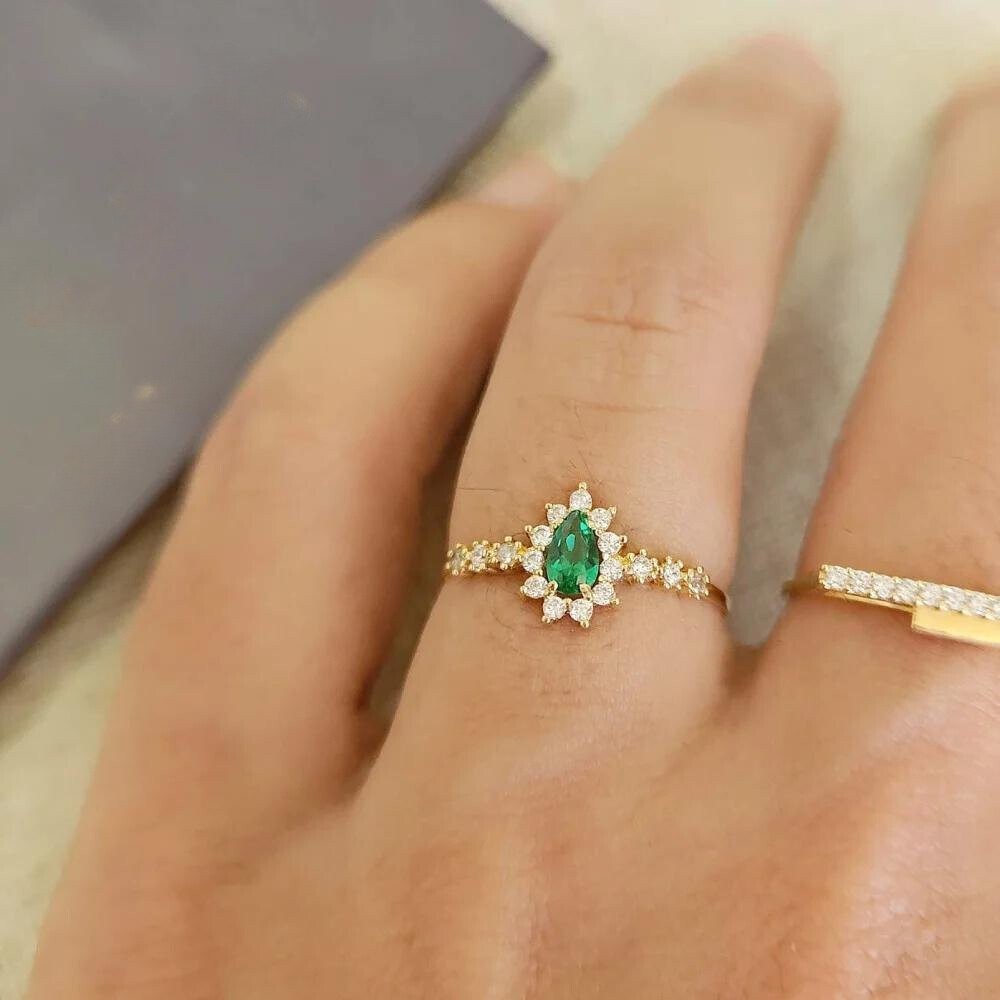 Anel de prata 925 com banho de ouro gota verde