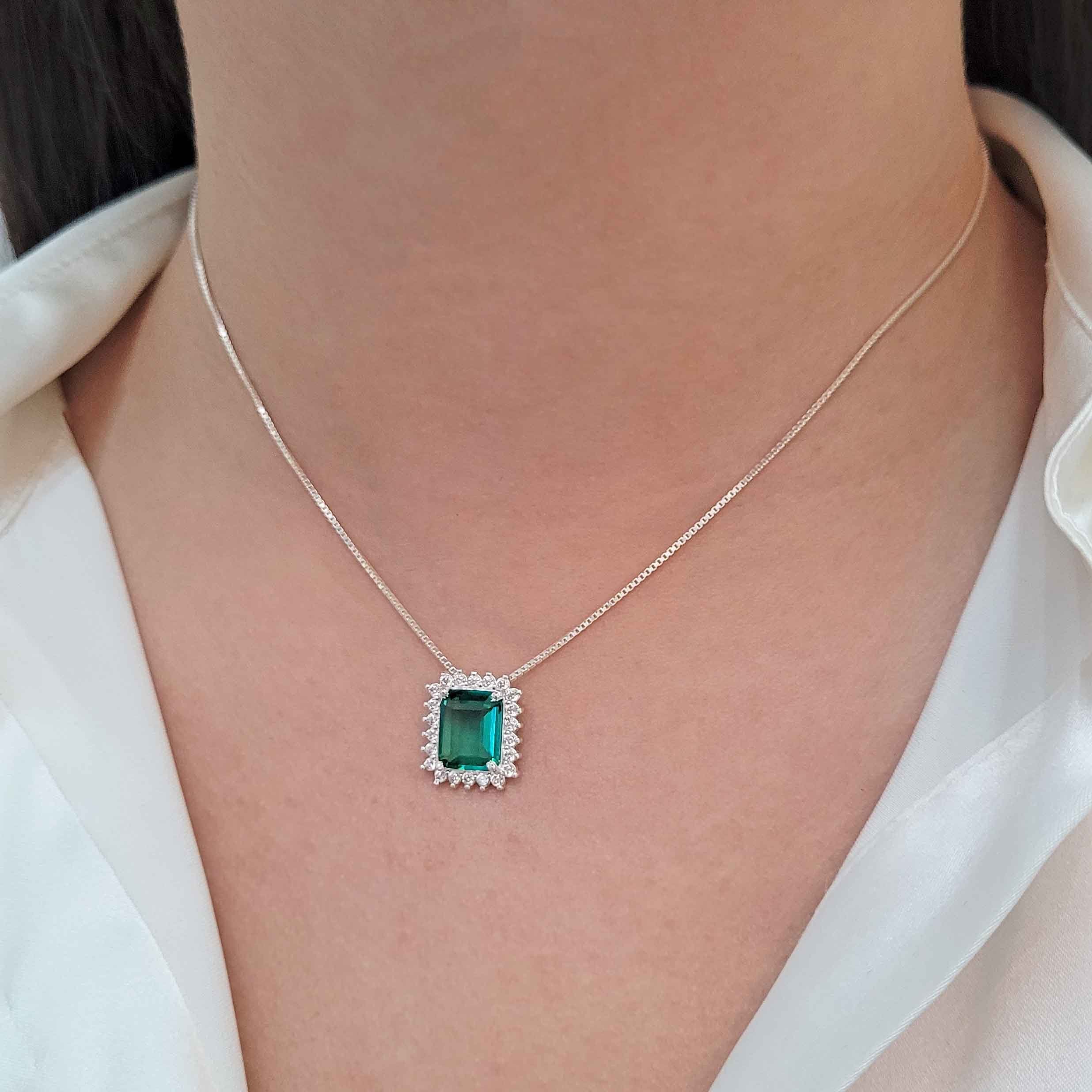 Pingente de prata pedra retângular verde e zircônias
